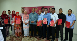 MAJLIS PENYAMPAIAN PENGHARGAAN ANUGERAH WARGA CONTOH BULANAN (USWAH U.M.I) PEJABAT SETIAUSAHA KERAJAAN NEGERI KELANTAN TAHUN 2024 